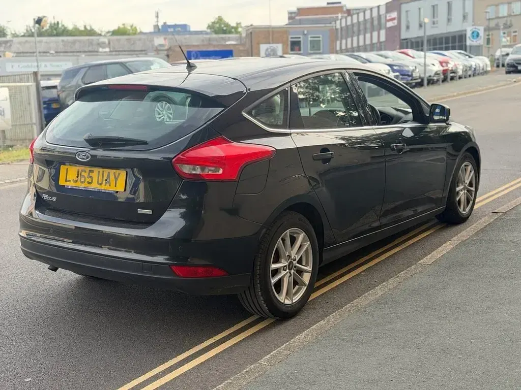 Used Ford Focus Zetec 100 HP (73 kW) 2015 Black Hatchback