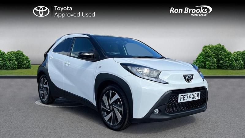 White Used 2024 Toyota Aygo Hatchback | £14,175 (Fair price) - Image 1/4