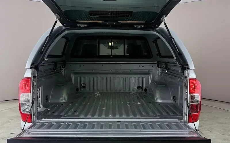 Used Nissan Navara Tekna 190 HP (139 kW) 2021 Silver Pickup