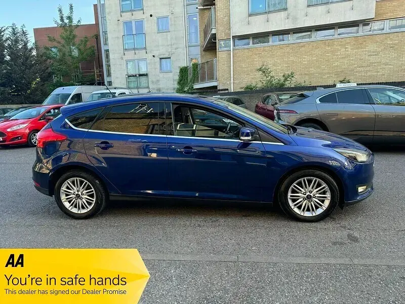 Used Ford Focus Zetec 125 HP (91 kW) 2018 Blue Hatchback