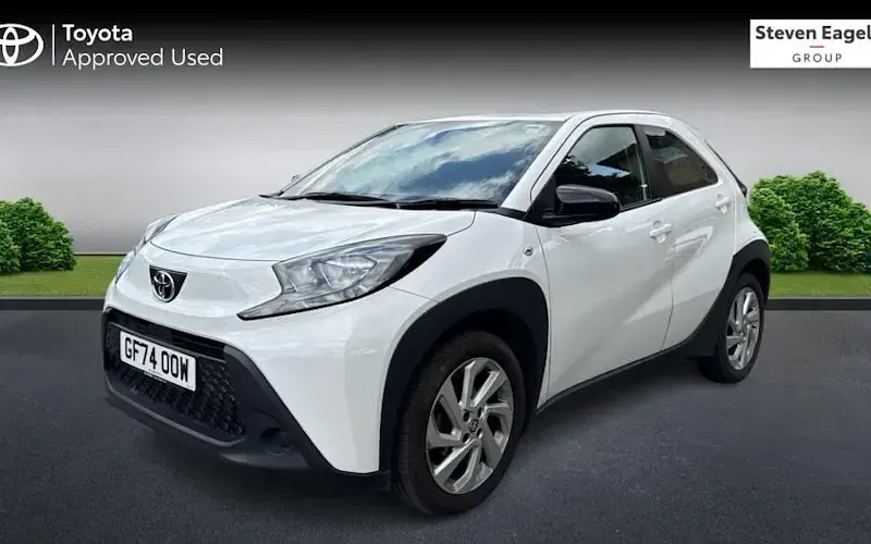 Used Toyota Aygo X PURE 72 HP (52 kW) 2024 White SUV