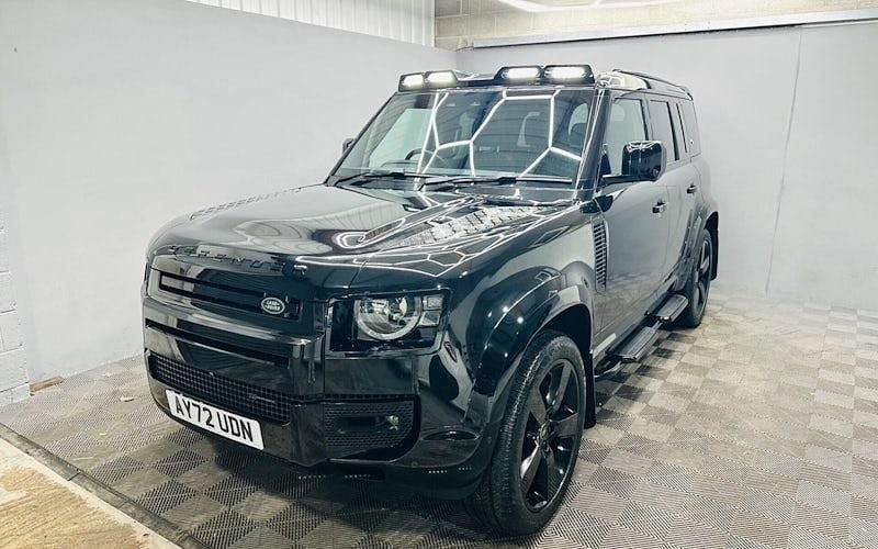 Used Land Rover Defender HSE Dynamic 300 HP (220 kW) 2024 Estate