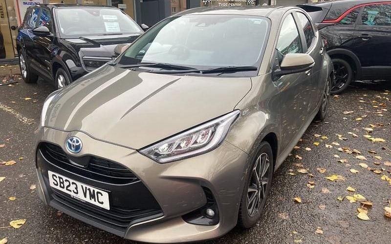 Used 2025 Toyota Yaris Hybrid Design Hatchback | £15,999 (Super price) - Image 1/1