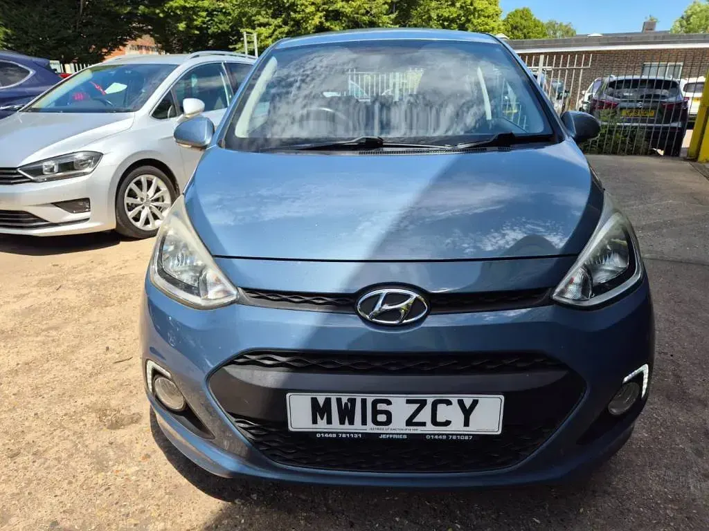 Used Hyundai i10 Premium 83 HP (61 kW) 2016 Blue Hatchback