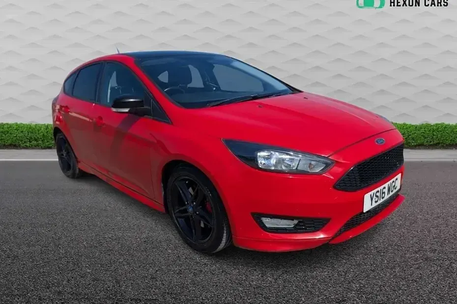 Begagnad Ford Focus Zetec 2016 Röd Halvkombi