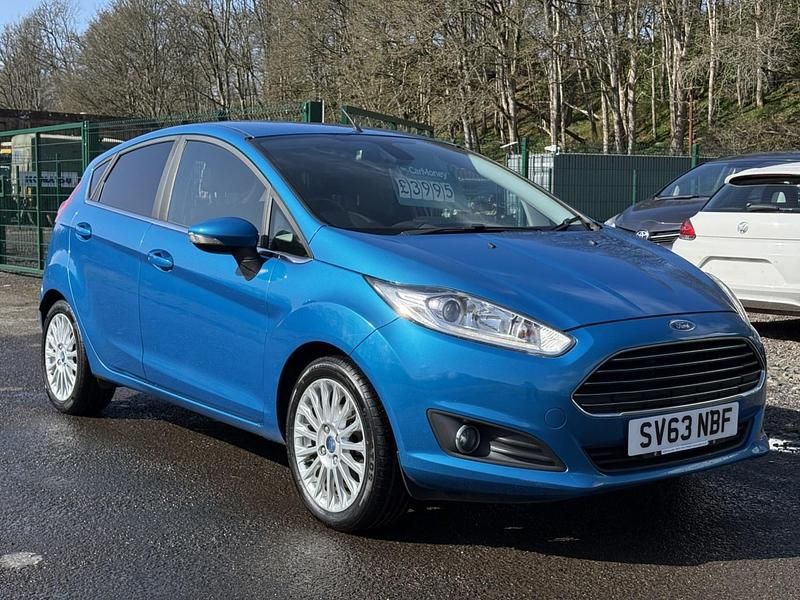 Usado Ford Fiesta Titanium 75 HP (55 kW) 2013 Azul Citadino