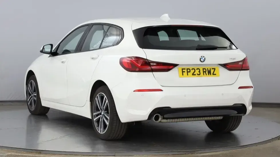 Used BMW 118 Sport Line 134 HP (98 kW) 2023 White Hatchback