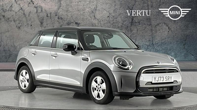 Begagnad Mini Cooper Classic 136 HK (100 kW) 2022 Silver Halvkombi
