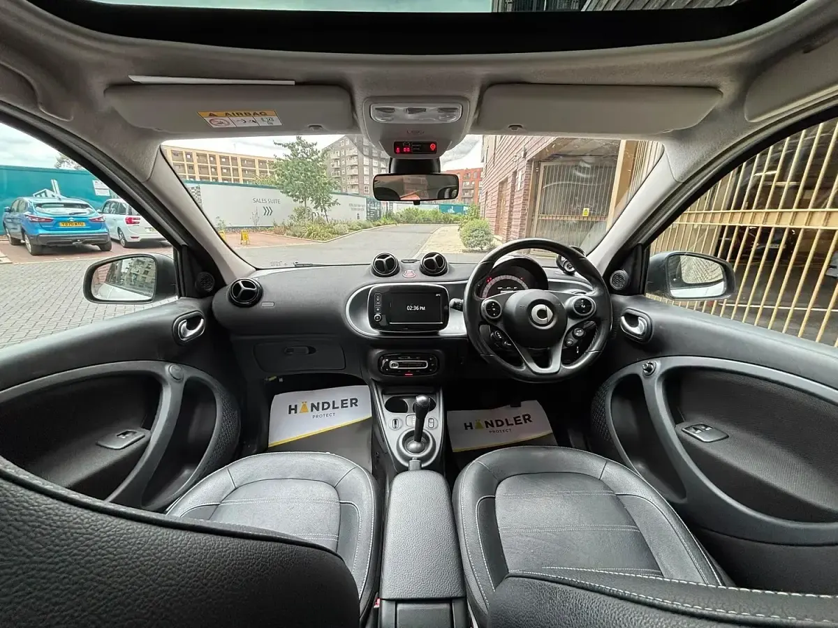 Used Smart ForFour Premium 71 HP (52 kW) 2017 Black Hatchback
