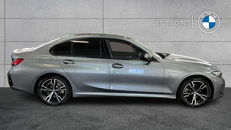 Begagnad BMW 330e M Sport 288 HK (211 kW) 2024 Grå