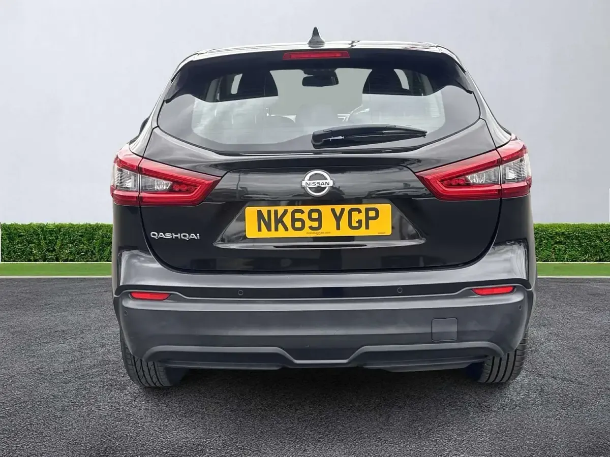 Used Nissan Qashqai Acenta Premium 115 HP (84 kW) 2019 Black SUV