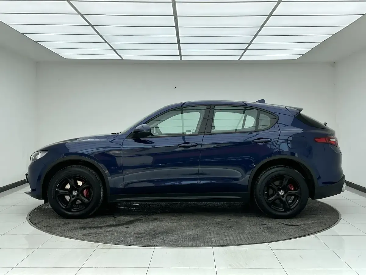 Used Alfa Romeo Stelvio Super 200 HP (147 kW) 2019 Blue SUV