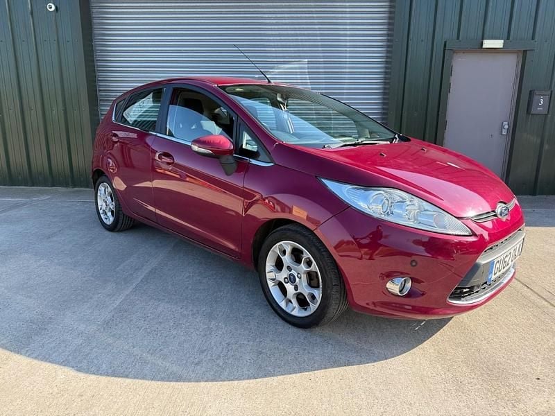 Usado Ford Fiesta Zetec 2012 Vermelho Citadino
