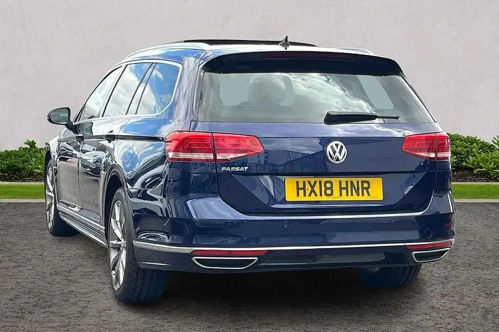 Used VW Passat R-line 150 HP (110 kW) 2018 Blue Estate
