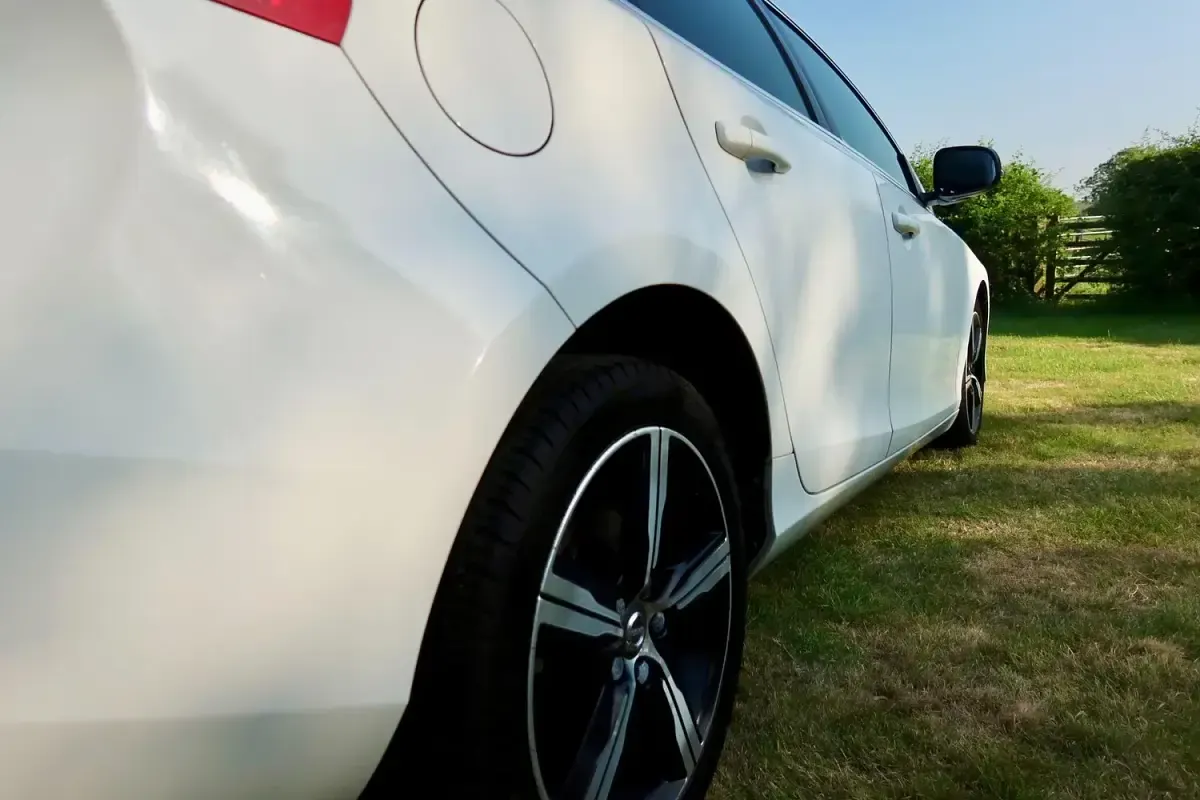 Used Volvo V40 R-Design 2016 White Hatchback