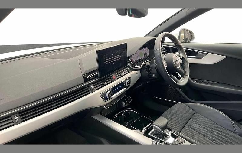 Used Audi A4 S-Line 200 HP (147 kW) 2023 White Estate