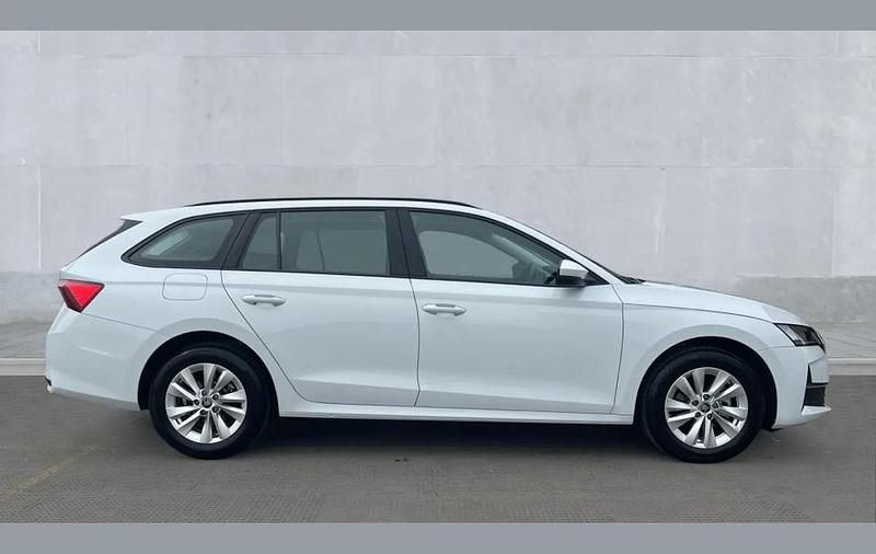 Used Skoda Octavia SE Technology 113 HP (83 kW) 2025 White Estate