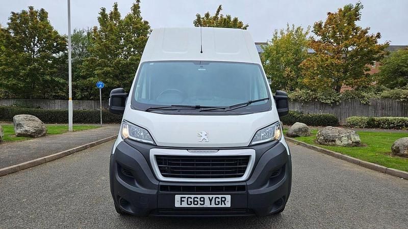 Used Peugeot Boxer 140 HP (102 kW) 2019 White Van