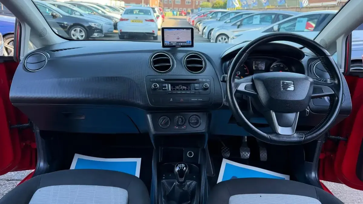 Begagnad Seat Ibiza 85 HK (62 kW) 2014 Röd Halvkombi