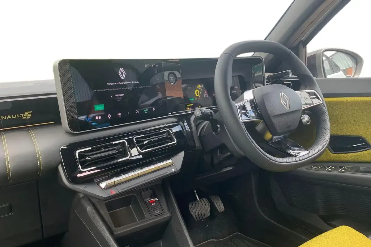 Used Renault R5 Iconic 110 kW (150 HP) 2026 White/black Hatchback