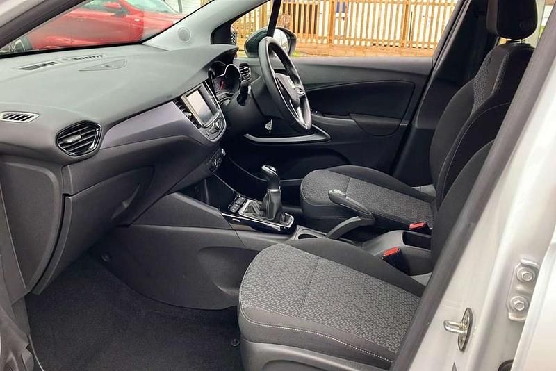 Used Vauxhall Crossland Design Edition 83 HP (61 kW) 2022 Jade white SUV