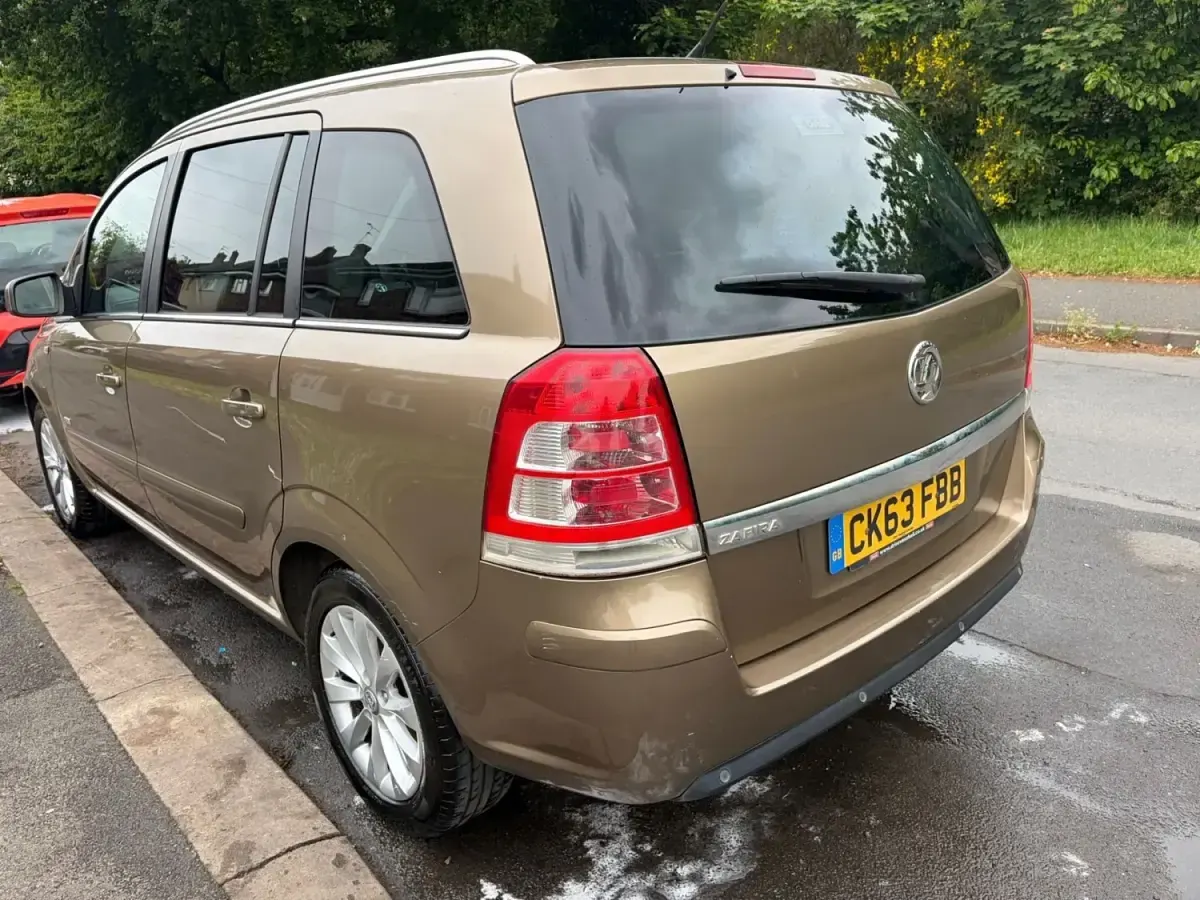 Second-hand Vauxhall Zafira Design Edition 115 CP (84 kW) 2013 Maro Monovolum