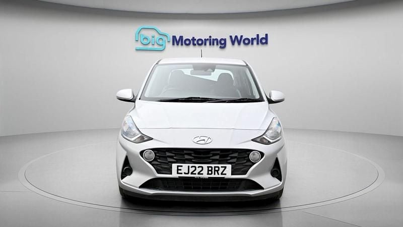 Used Hyundai i10 SE 84 HP (61 kW) 2022 Silver Hatchback
