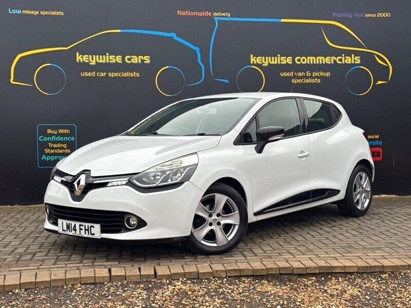 White Used 2014 Renault Clio IV Dynamique Hatchback | £9,490 (Fair price) - Image 1/4