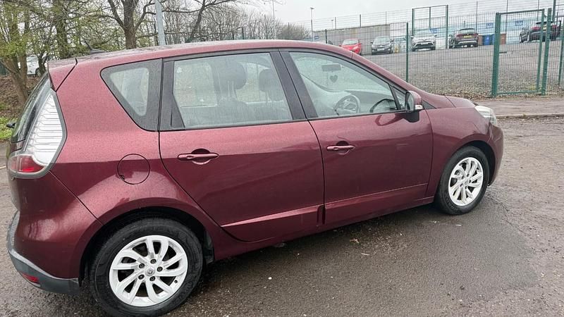 Used Renault Scénic III Dynamique 110 HP (80 kW) 2013 Red MPV
