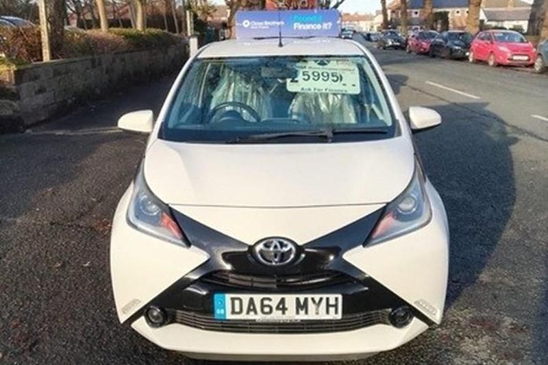 White Used 2014 Toyota Aygo X-play Hatchback | £5,695 (A bit pricey) - Image 1/1