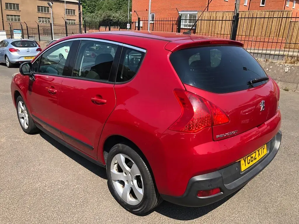 Used Peugeot 3008 Active 112 HP (82 kW) 2012 Red metallic Estate
