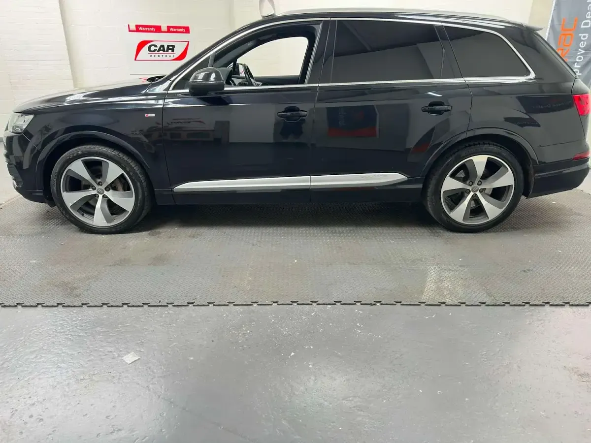 Used Audi Q7 S-Line 268 HP (197 kW) 2015 Black SUV