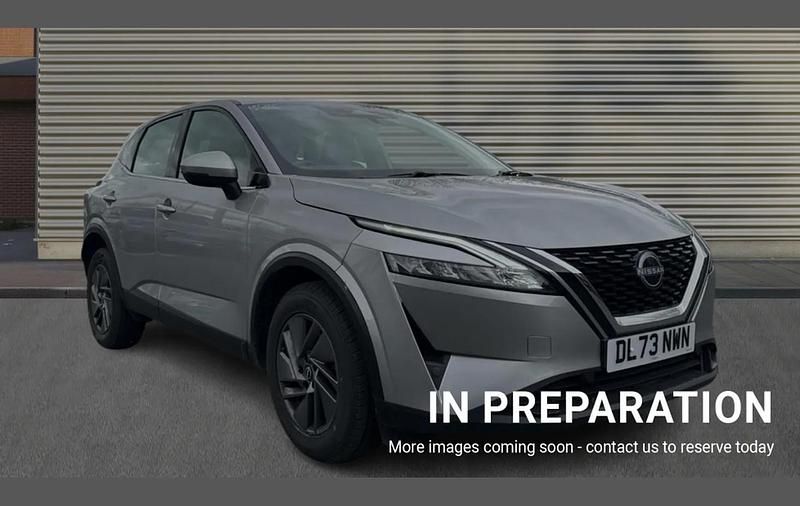 Used Nissan Qashqai Acenta Premium 155 HP (114 kW) 2023 Silver SUV