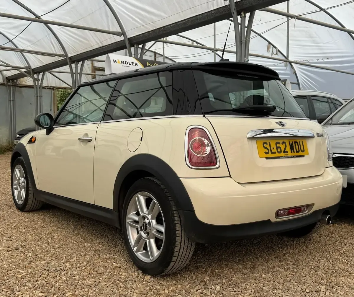Used Mini Cooper Hatch 122 HP (89 kW) 2012 White Hatchback