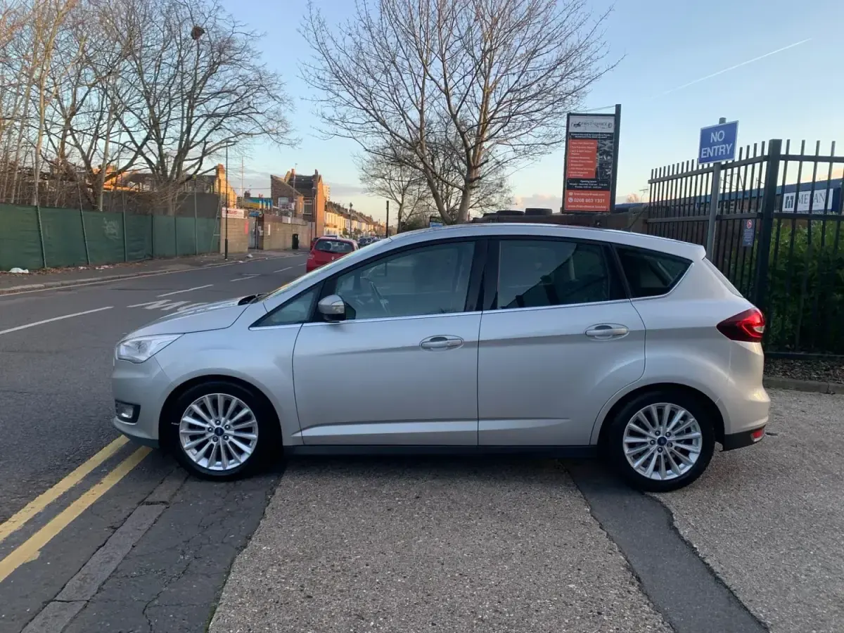 Begagnad Ford C-MAX Titanium 2018 Silver Minibuss