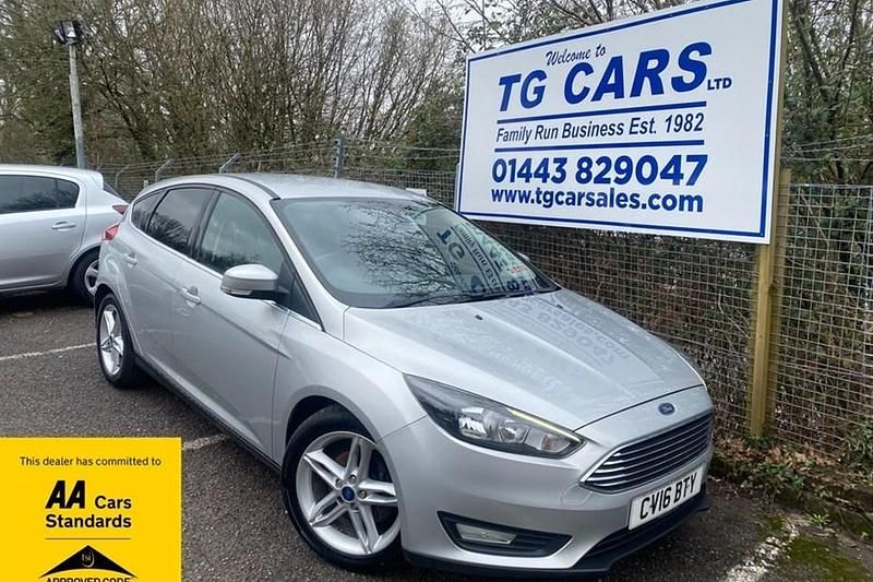 Used Ford Focus Zetec 120 HP (88 kW) 2016 Silver Hatchback