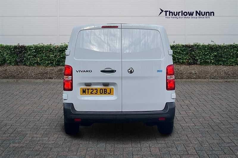 Used Vauxhall Vivaro 120 HP (88 kW) 2023 White MPV