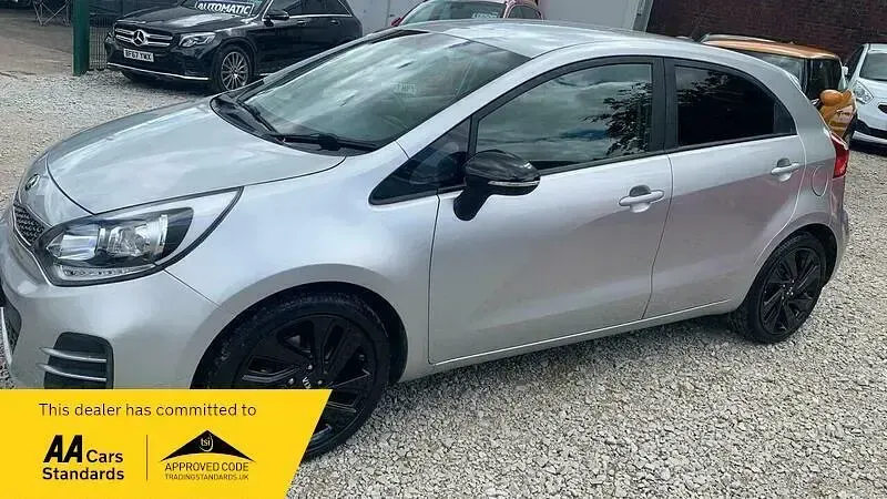 Used Kia Rio 90 HP (66 kW) 2016 Silver Hatchback