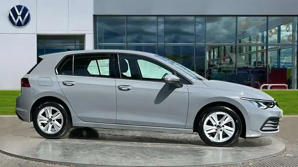 Used VW Golf VIII Life 150 HP (110 kW) 2022 Moonstone grey  Hatchback