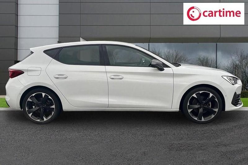 Used Cupra Leon 150 HP (110 kW) 2023 White Hatchback