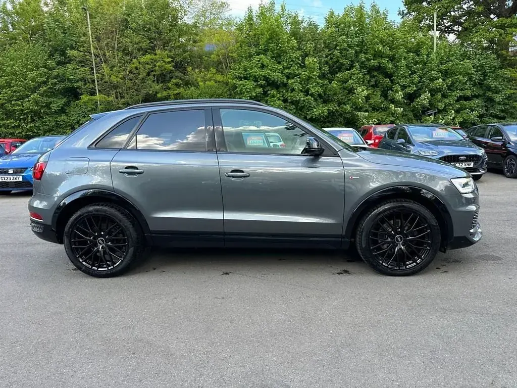 Begagnad Audi Q3 Black Edition 150 HK (110 kW) 2018 Grå SUV