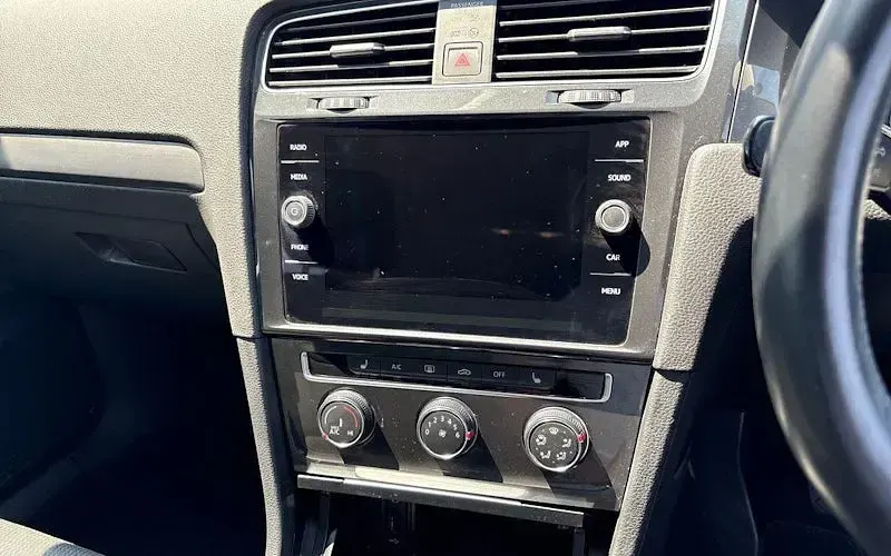 Used VW Golf VII SE 131 HP (96 kW) 2018 Silver Hatchback
