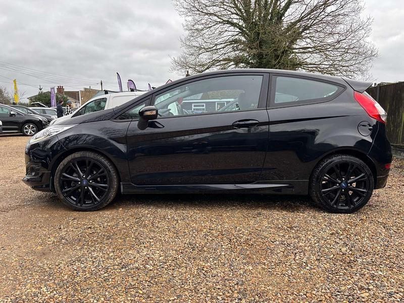 Used Ford Fiesta Zetec 140 HP (102 kW) 2015 Black Hatchback