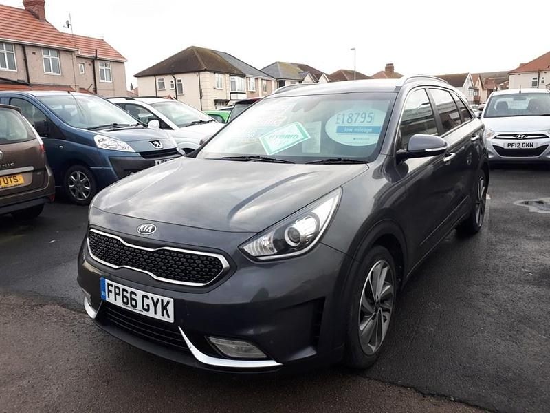 Used Kia Niro 139 HP (102 kW) 2016 Grey SUV