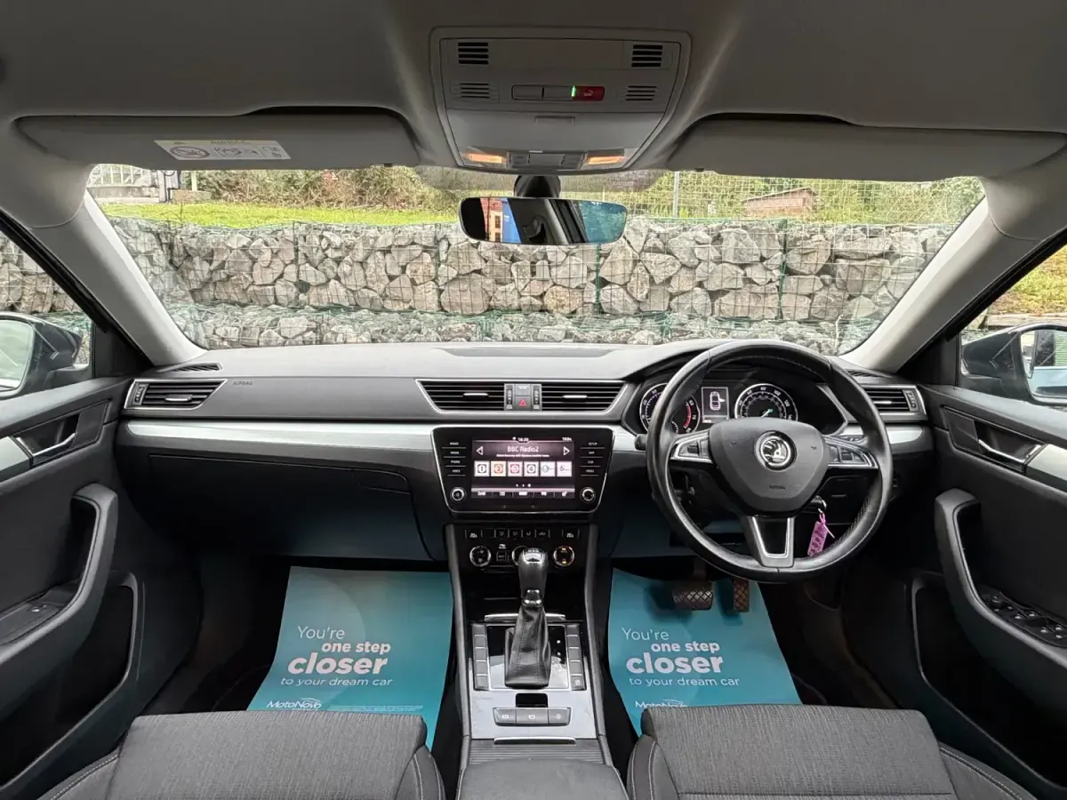 Usado Skoda Superb SE 150 CV (110 kW) 2018 Gris Utilitario