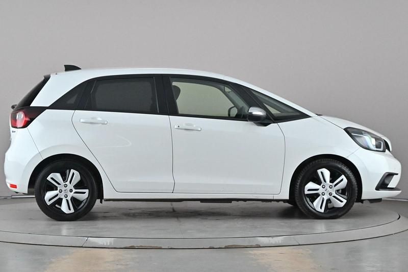 Used Honda Jazz Hybrid 109 HP (80 kW) 2021 White Hatchback
