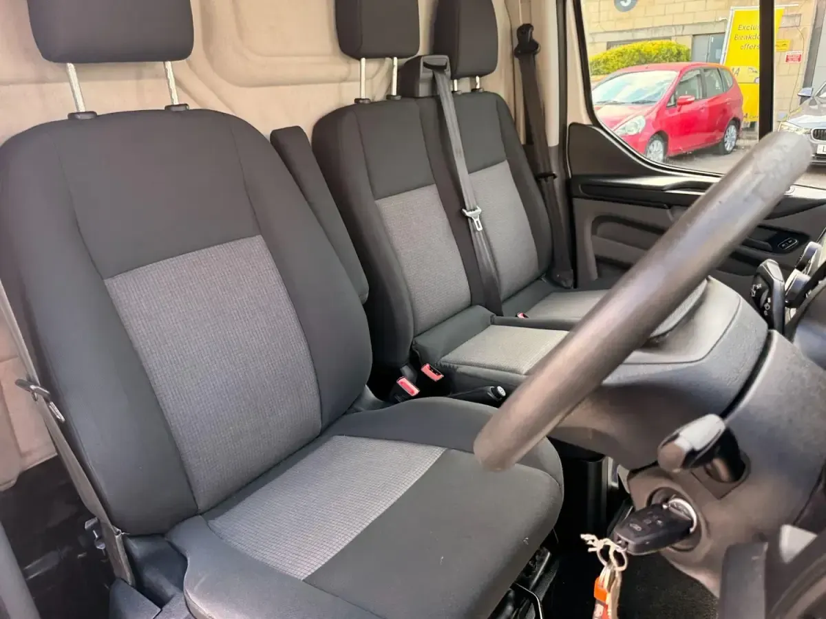 Second-hand Ford Transit Custom 105 CP (77 kW) 2018 Alb Van