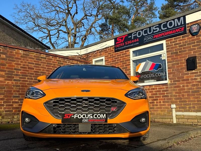 Used Ford Focus ST 280 HP (205 kW) 2021 Orange Hatchback