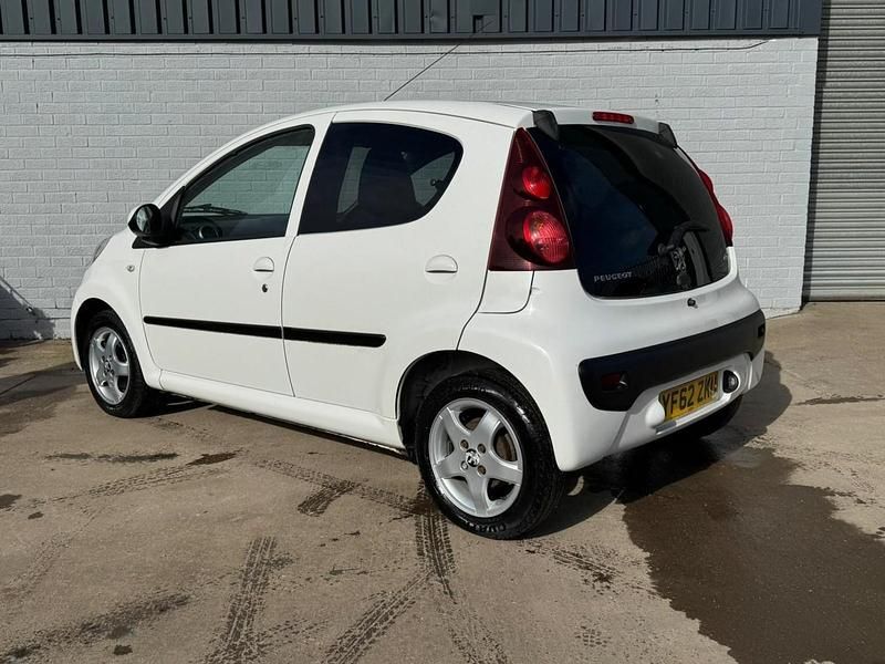 Used Peugeot 107 Allure 68 HP (50 kW) 2013 White Hatchback