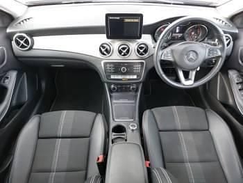 Used Mercedes GLA180 Urban 122 HP (89 kW) 2019 Red SUV